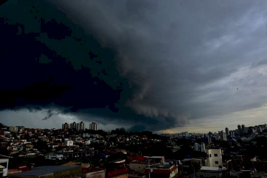 MG tem 373 cidades sob risco de tempestades com ventos fortes e granizo; confira