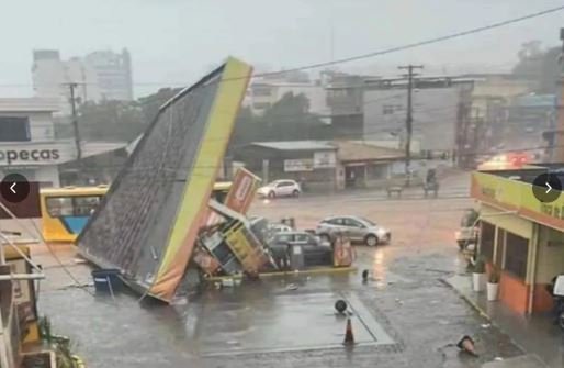 Muriaé está sem luz após temporal que deixou rastro de destruição