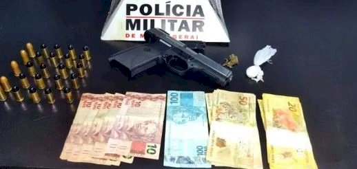 Homem é preso por porte de drogas, arma e munições