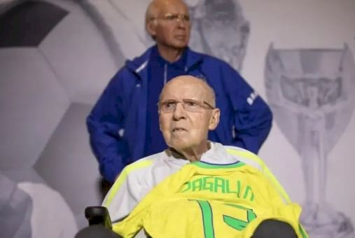 Às vésperas da Copa do Mundo, Zagallo ganha estátua de cera no museu da seleção