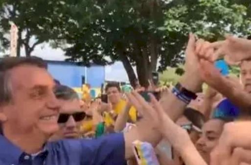 Bolsonaro amplia agenda em MG e faz carreata 'surpresa' em Governador Valadares