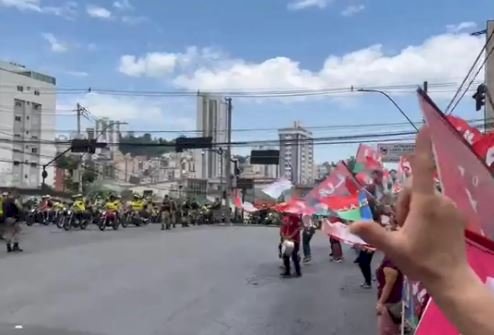 Veja o momento em que eleitores de Lula (PT) e Bolsonaro (PL) se encontram em BH