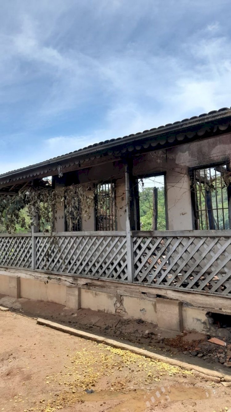 Sede de Fazenda Pega Fogo em Rio Vermelho E Família realiza campanha