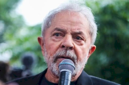 Lula recebe alta de hospital após procedimento para retirar lesão na laringe