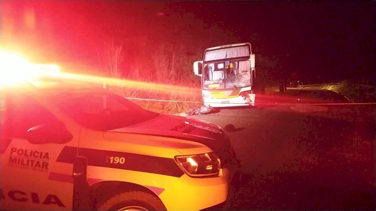 MOTOCICLISTA MORRE APÓS COLIDIR COM ONIBUS EM CENTRAL DE MINAS