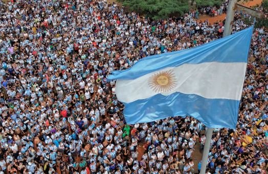 Vitória da Argentina liberta grito de 'vamos ser campeões' em Buenos Aires