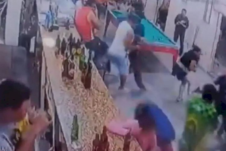 Homem é morto e criança é baleada em bar de Contagem; veja vídeo