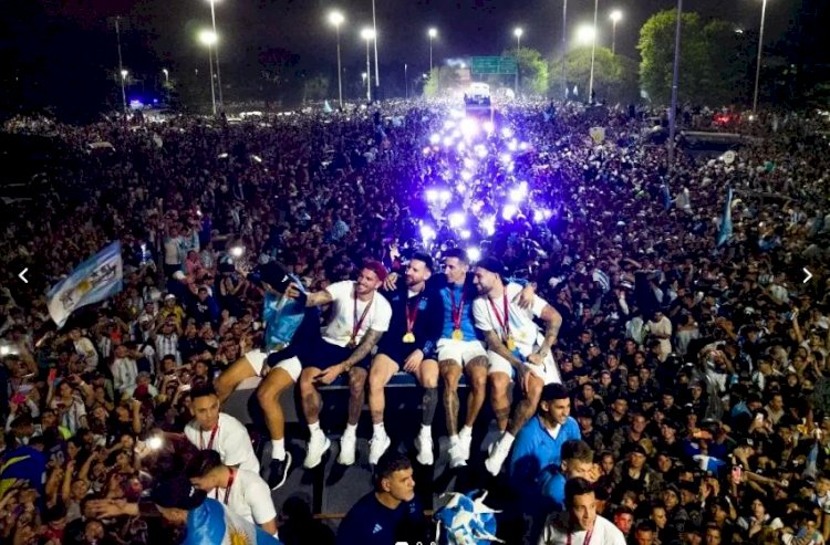 Jogadores da Argentina são recepcionados com festa em Buenos Aires; veja