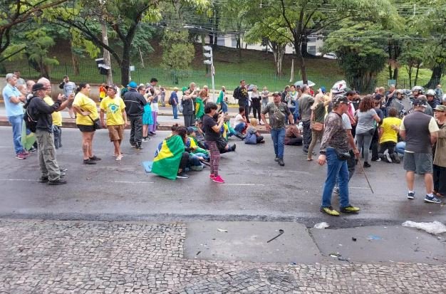 Manifestantes relutam em deixar acampamento: “Não vamos sair daqui”