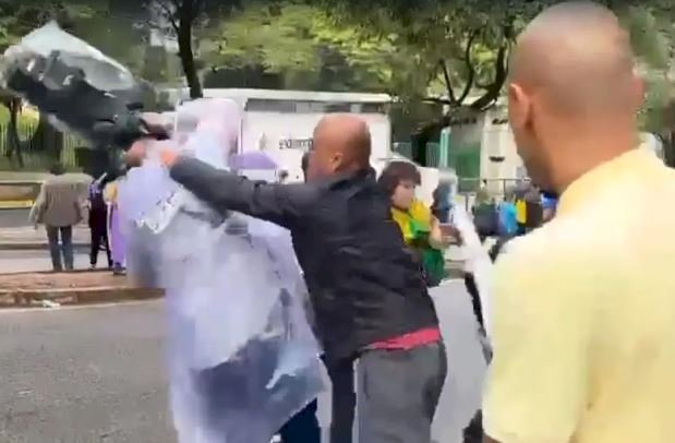 Equipe de O Tempo é agredida por manifestantes na Raja Gabáglia