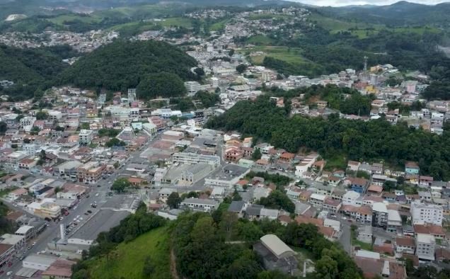 Homem corta mão de funcionário que não recebeu salário e furtou galinha