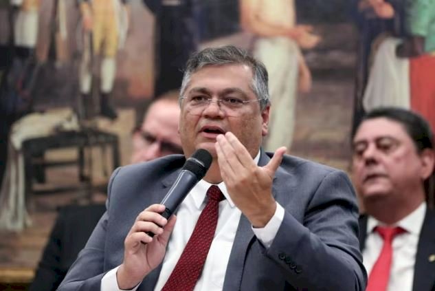 Dino diz que CACs vendem armas para o PCC e Comando Vermelho ao defender decreto