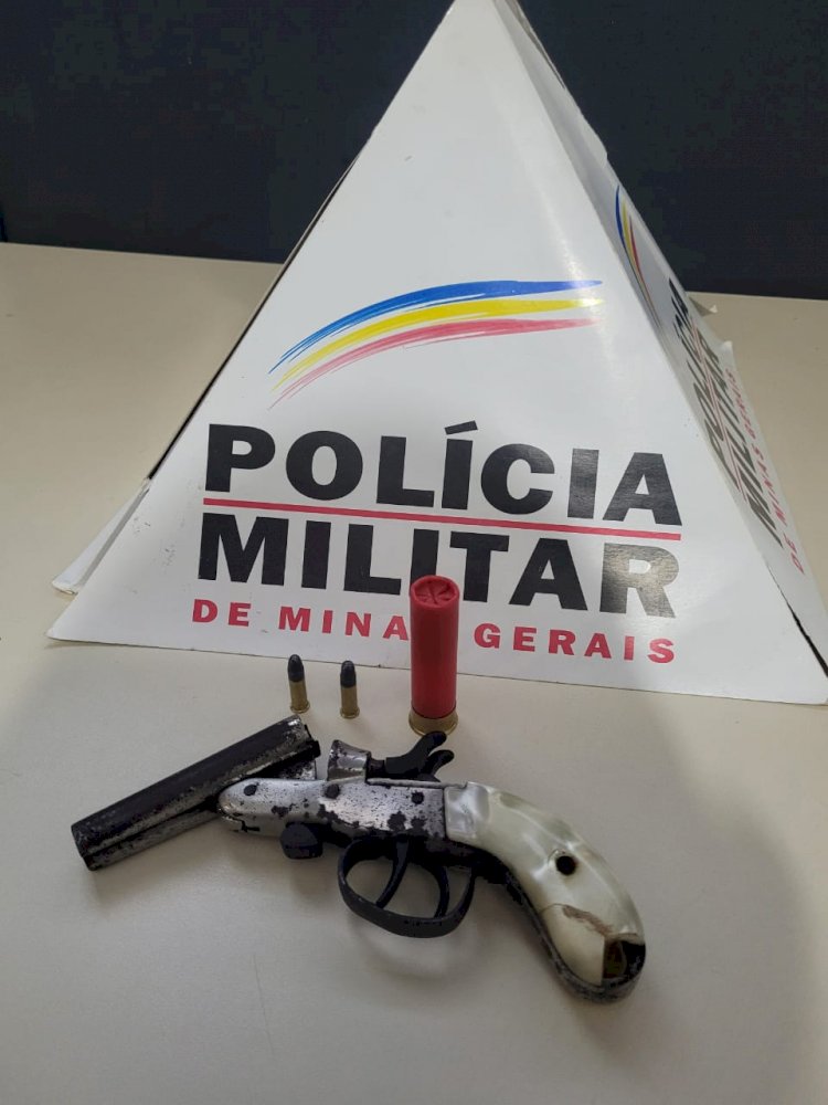 POLÍCIA MILITAR DE PEÇANHA PRENDE IRMÃOS POR PORTE ILEGAL DE ARMA DE FOGO