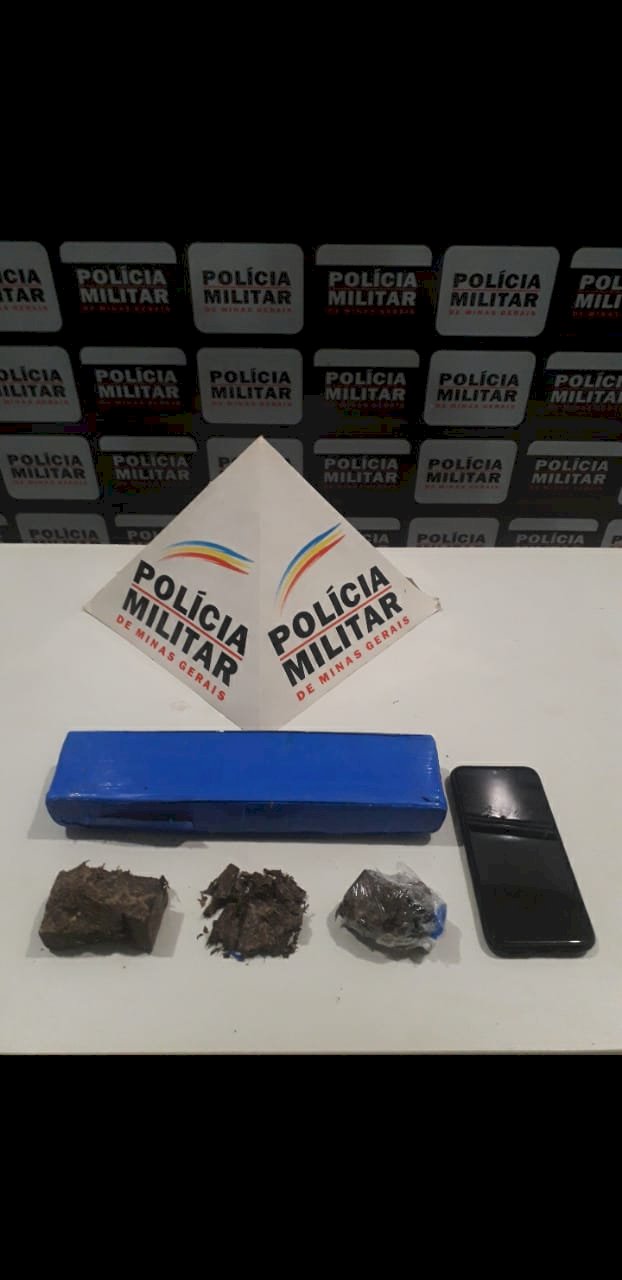 Militares de Guanhães apreendem drogas em ônibus com destino a Itamarandiba após informação de militar de Coluna