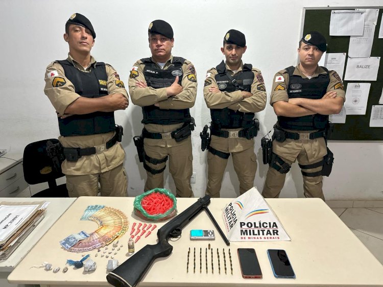 JOVEM É PRESO COM ARMAS E DROGAS EM SANTA EFIGÊNCIA DE MINAS