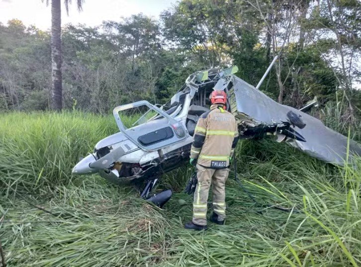 Avião cai na zona rural de Jaboticatubas, na Grande BH e piloto fica ferido, VÍDEO