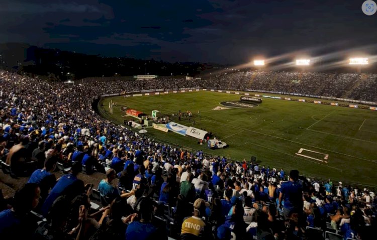 Ônibus com torcedores do Cruzeiro é alvo de ladrões durante jogo em Ipatinga