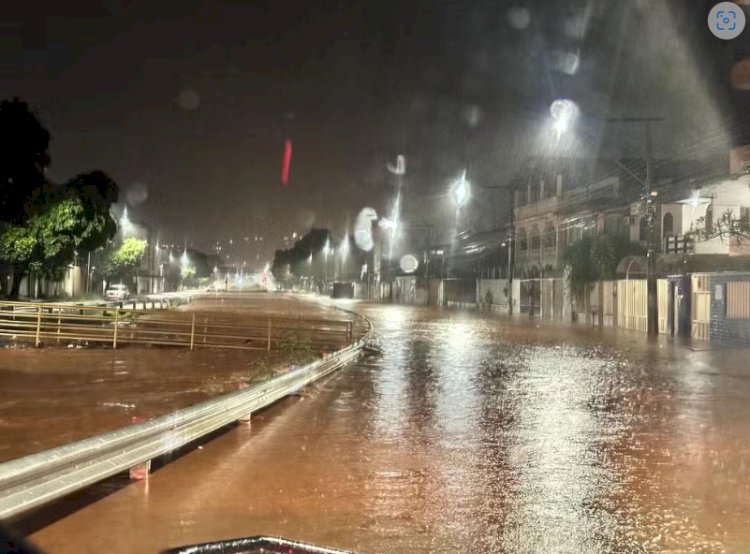 Volume de chuva quase quatro vezes maior que o esperado deixa ruas alagadas em Governador Valadares