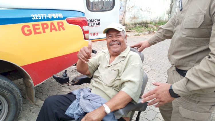 Militares do GEPAR socorrem caldeirante que necessitava de transporte para chegar em casa