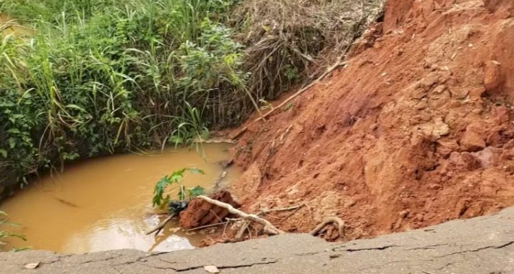 Fortes chuvas causam interdição parcial da MG-425, entre Caratinga e Entre Folhas