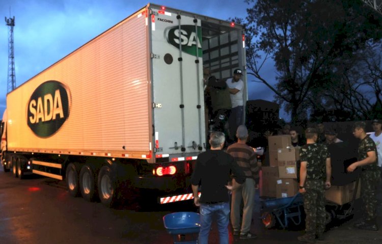 Caminhão do Grupo Sada com 30 toneladas em doações chega em Garibaldi, no Rio Grande do Sul