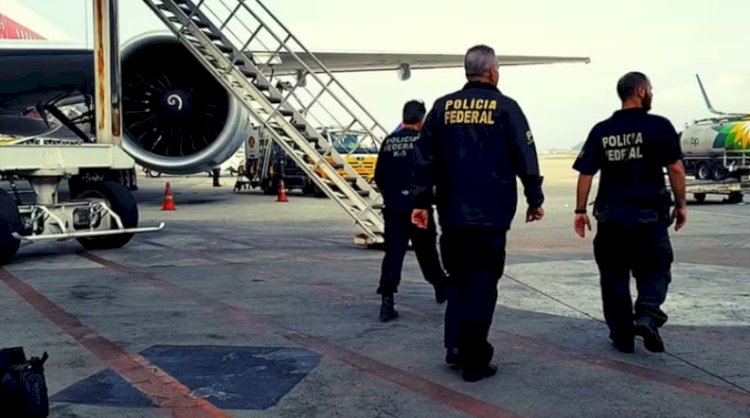 Cinco brasileiros foragidos são presos ao desembarcar de voo de deportados dos EUA em Confins