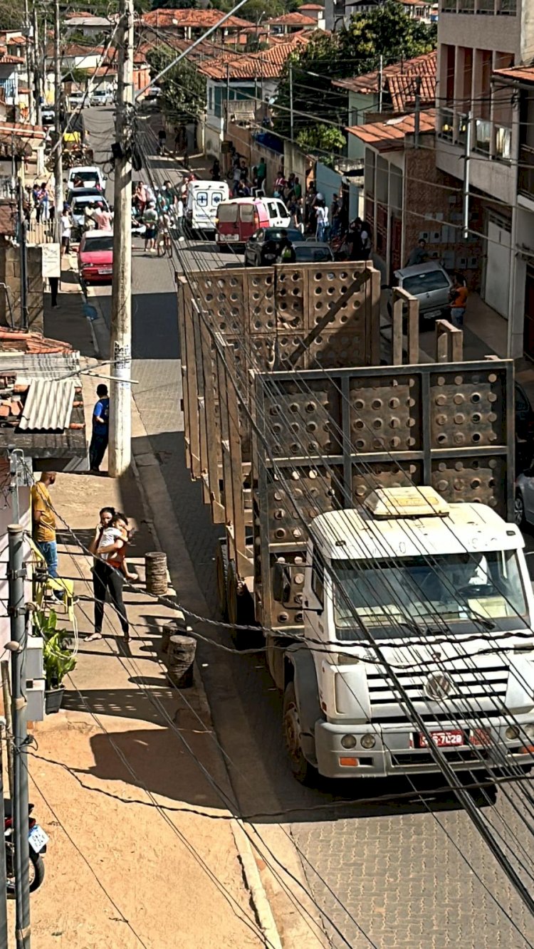 Acidente em virginópolis : Adolescente de 14 anos morre em colisão com caminhão