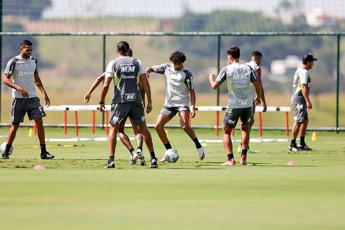 Atlético pode ter até seis reforços para encarar o Flamengo; veja lista