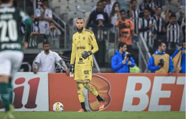 Goleiro do Atlético, Everson se manifesta após passar por cirurgia