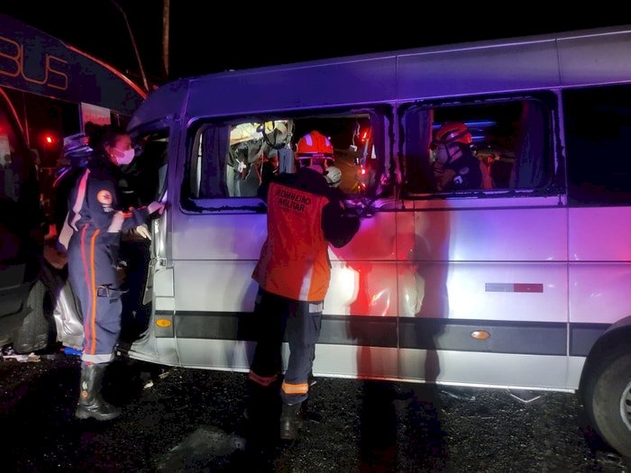 Acidente na BR-262 deixa pelo menos três mortos na volta de jogo de Cruzeiro e Corinthians