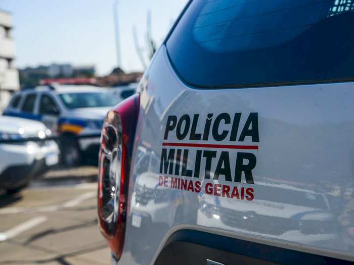 Homem pega bengala de pedestre para espancar 'caloteiro' em MG