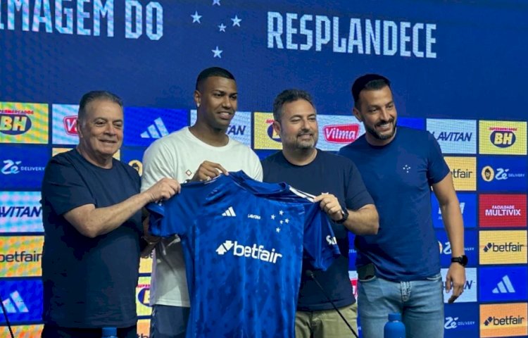 Walace é apresentado pelo Cruzeiro e revela: 'Conversei por 5 minutos com o Mattos'