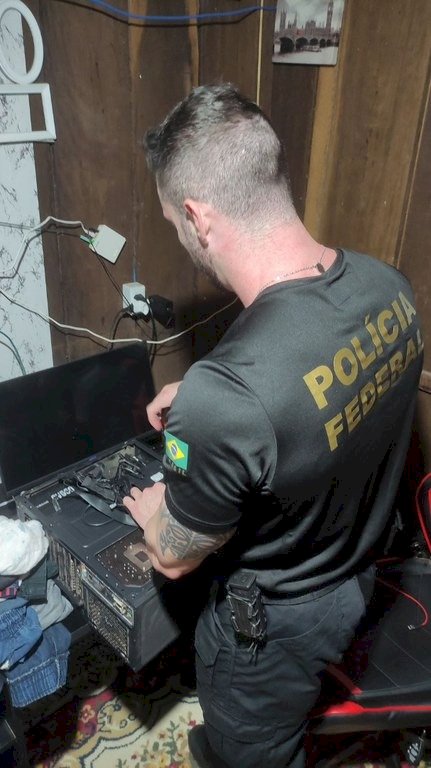 Homem é preso por armazenar pornografia infantojuvenil em MG