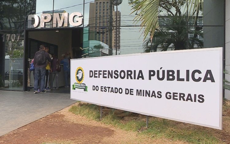 Defensoria pública pede a drogaria indenização de R$ 500 mil por menino negro que tirou roupa para provar que não furtou