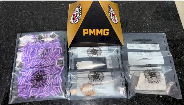 Homem é preso com 200 pinos de cocaína após fugir de abordagem e sofrer acidente em MG