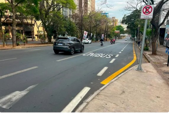 Avenida Afonso Pena, em BH, ganha nova faixa exclusiva para ônibus; saiba onde fica