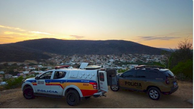 PM prende quatro homens e apreende três menores durante operação contra o tráfico em Porteirinha