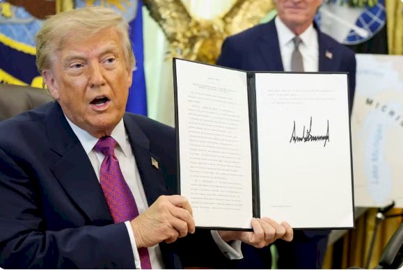 Trump assina ordem executiva para renomear Lago Ontário como Lago América: 'Agora só falta o Oceano'