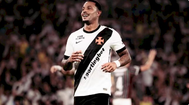 David Corrêa, jogador do Vasco, é alvo de buscas por tráfico de armas e drogas
